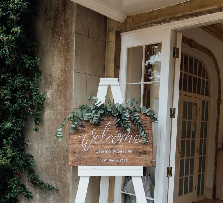 DIY Pallet Signage | White Calligraphy | French Rustic at Northbrook Park in Surrey | Images by Charlotte Bryer-Ash