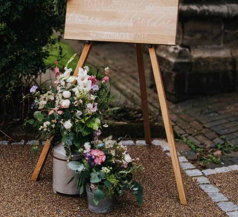 DIY wedding decor wooden signs with flowers