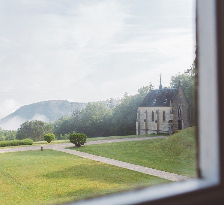 L'heure Opulente - Laid Back French Chic, Paired with Elegant British Twists by Simply Pergord Weddings at Le Jardin à La Française Chateau | Mathilde Dufraisse Photography