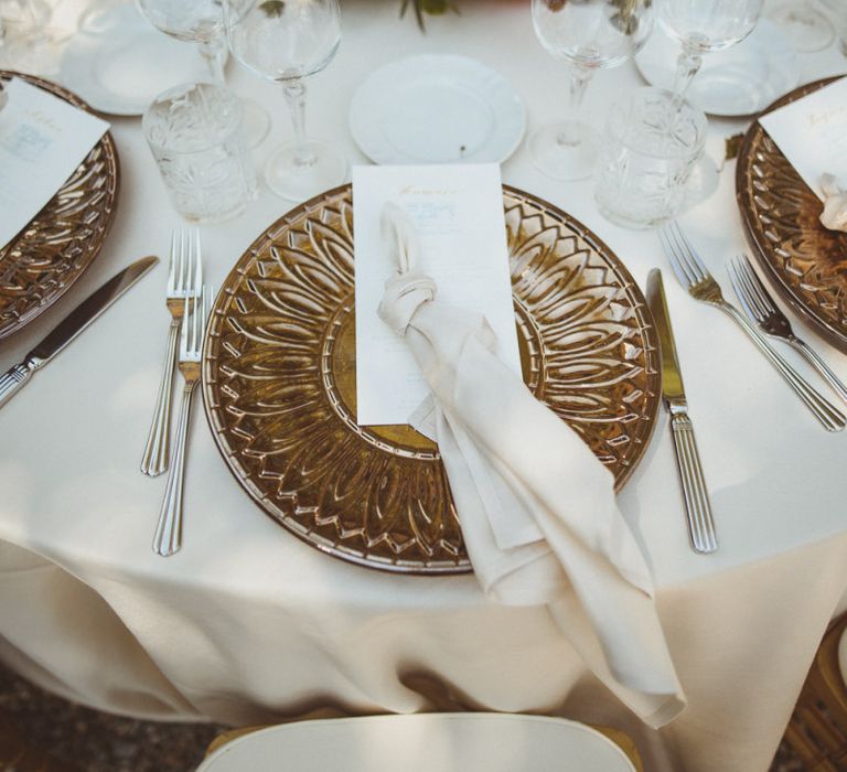 Place setting with charger plates and napkins