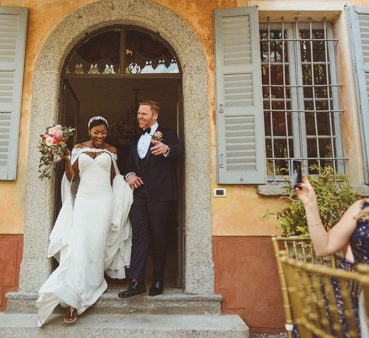 Bride and groom arriving for the outdoor wedding breakfast