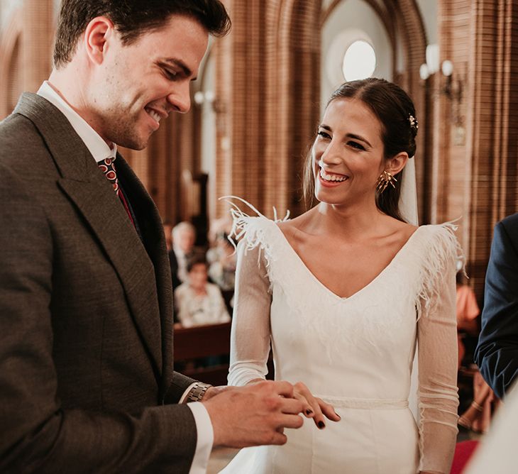 Wedding Ceremony | Bride in Sole Alonso Feather Trim Wedding Dress | Groom in Morning Suit | Malaga Destination Wedding | Sara Lobla Photography | Un Par de Medias Film