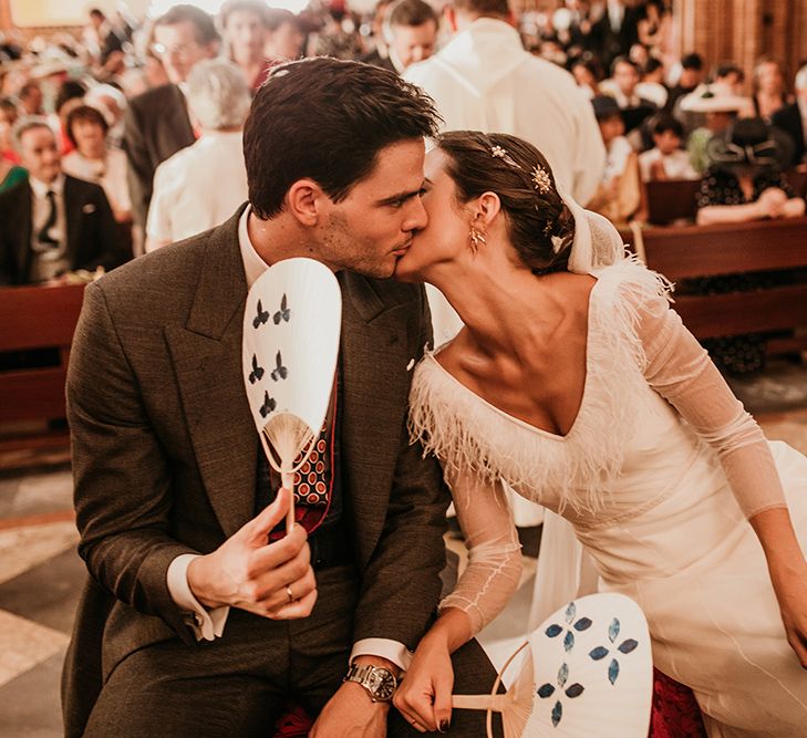 Wedding Ceremony | Bride in Sole Alonso Feather Trim Wedding Dress | Groom in Morning Suit | Malaga Destination Wedding | Sara Lobla Photography | Un Par de Medias Film