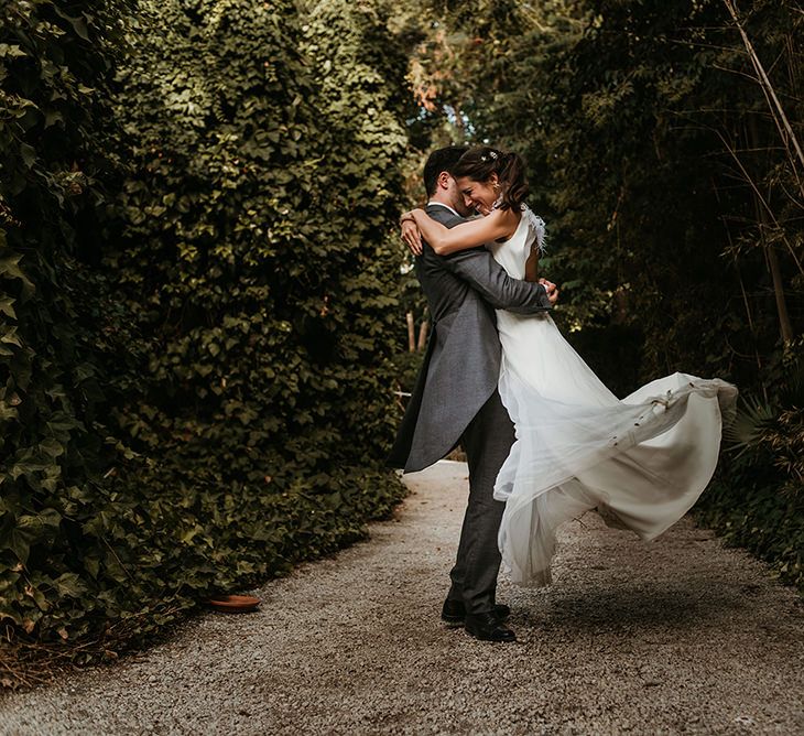 Bride in Sole Alonso Feather Trim Wedding Dress | Groom in Morning Suit | Malaga Destination Wedding | Sara Lobla Photography | Un Par de Medias Film