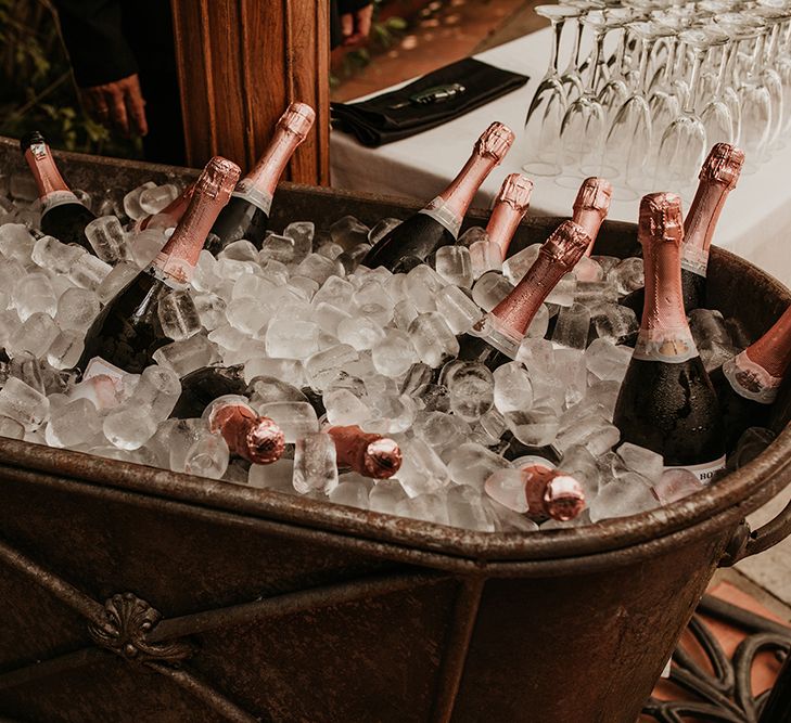 Champagne Trough Wedding Drinks | Malaga Destination Wedding | Sara Lobla Photography | Un Par de Medias Film