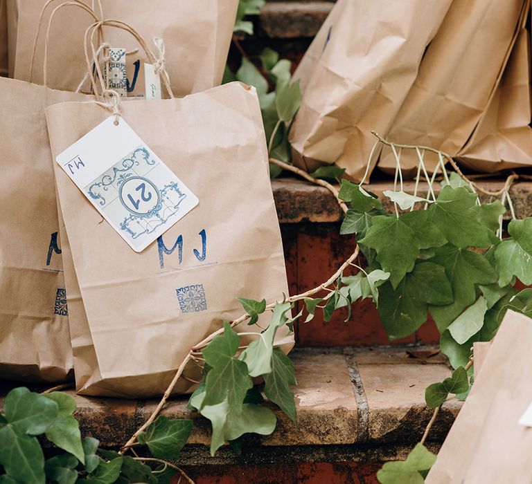 Wedding Favours | Malaga Destination Wedding | Sara Lobla Photography | Un Par de Medias Film