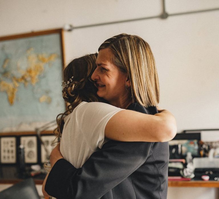 Mother of the bride and daughter hugging on the wedding morning