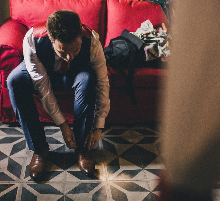 Groom preparations at Villa di Ulignano