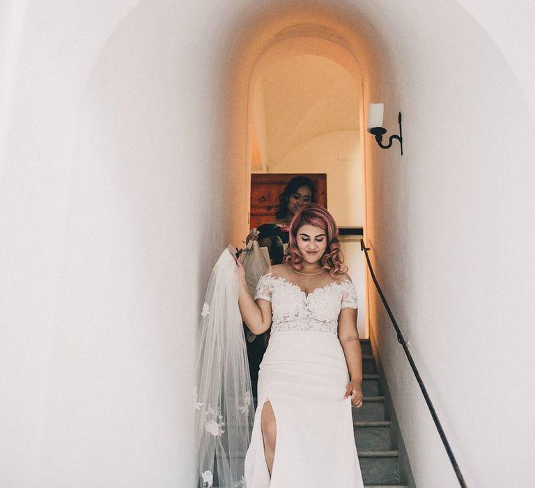 Bride makes her way to ceremony at Villa di Ulignano