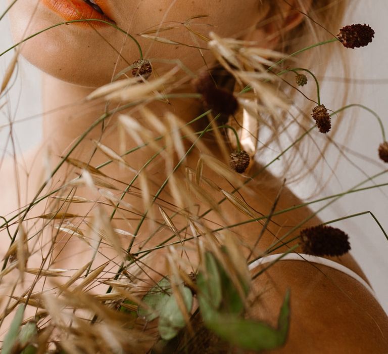 Dried Grass Wedding Bouquet // Minimalist Bridal Inspiration Styled By One Stylish Day With Foliage &amp; Dried Flowers // Bridal Wear By Halfpenny London // Images By Agnes Black