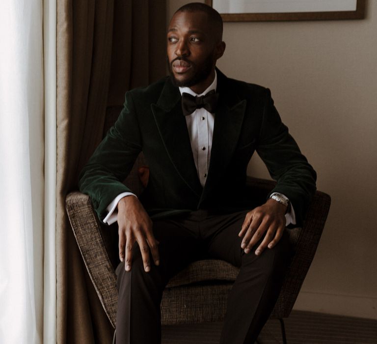 Morning Preparations. Bridal Party. Bride wears dress by Pronovias. Groom wears green velvet blazer from Gieves &amp; Hawkes in this Green And White Luxe, City Wedding. Photography by The Curries.