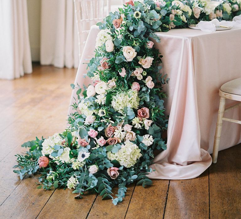 Floral Runner With Fresh Flowers Roses And Anemones // Image By Imogen Xiana