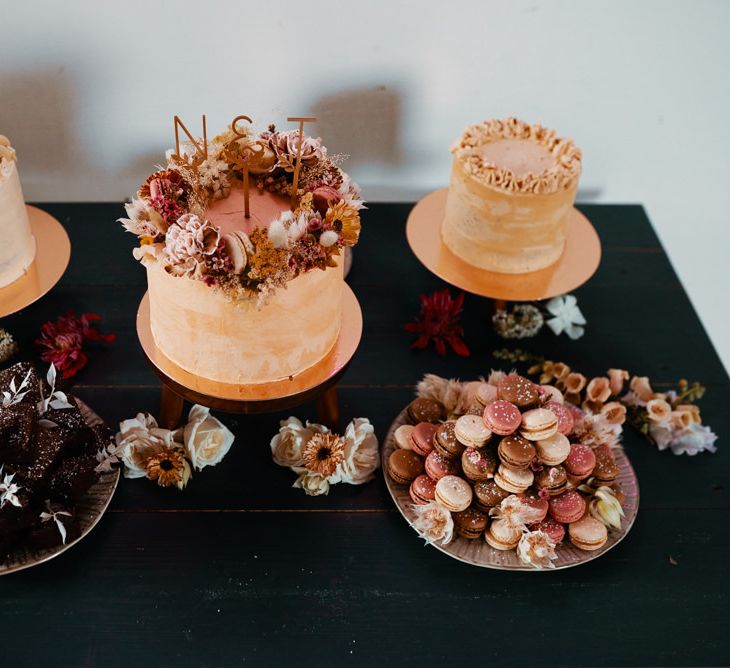 Autumn wedding colours wedding cakes with dried flower decor