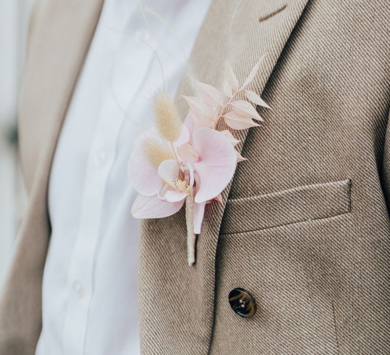 Delicate buttonhole for wedding with pink colour scheme