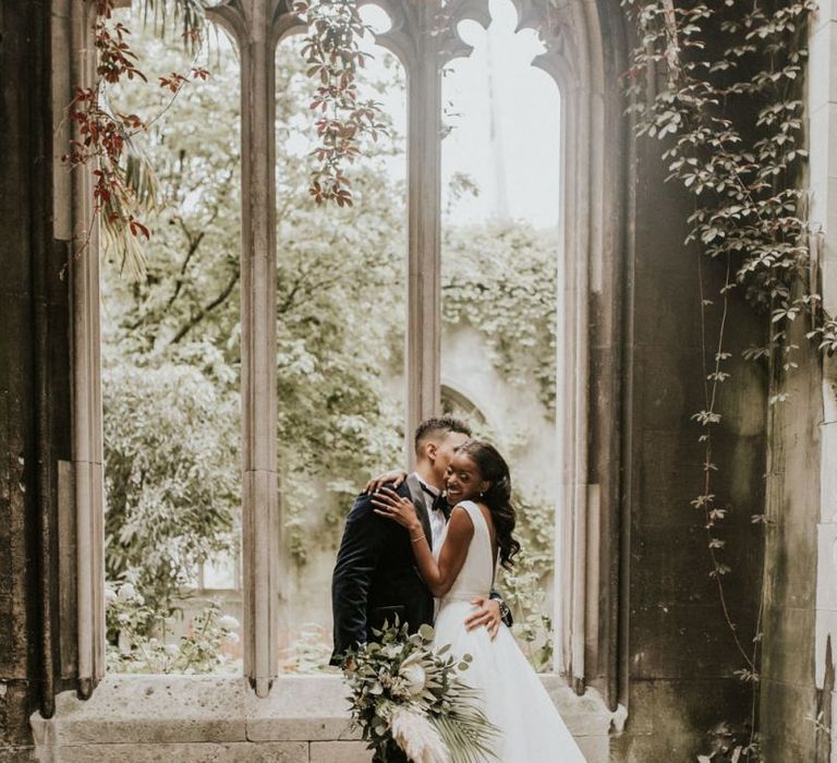 Romantic wedding pictures at St Dunstans in the East