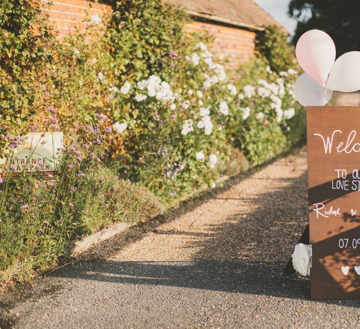 DIY wedding decor and wooden wedding signs