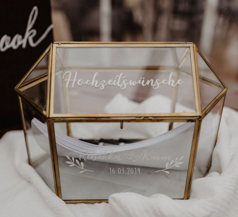 Gold detail wedding decor