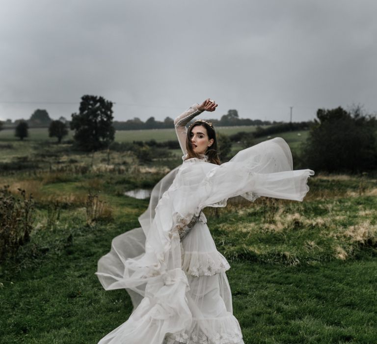 Stylish Bride in Lace and Tulle Wedding Dress