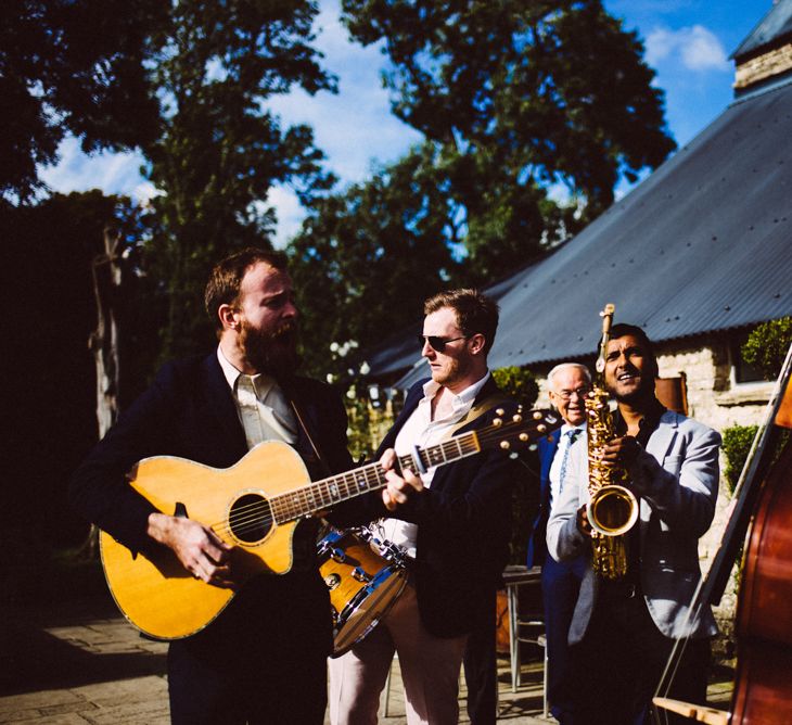 Roaming Acoustic Band For Wedding // Images By Ed Godden Photography