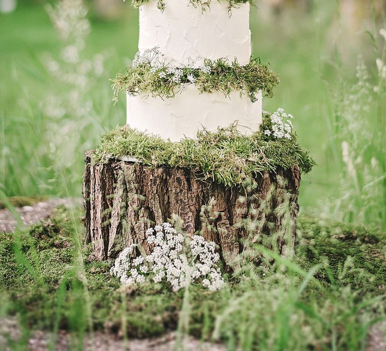 Wedding Cake on Tree Stump Cake Stand | Spring Wedding Colours for 2019 | Pure &amp; Simple White &amp; Green Spring Wedding Inspiration by Forever Blossom | Matthew Bishop Photography