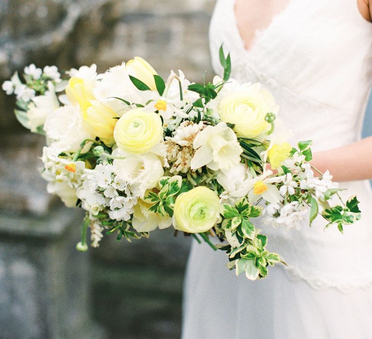 Lemon &amp; White Bouquet | Spring Wedding Colours for 2019 | Zesty Spring Wedding Inspiration | Spring Wedding by  Weddingcreations UK| Bowtie and Belle Photography