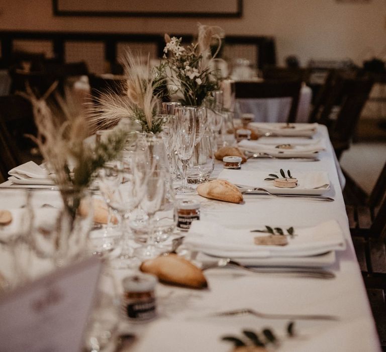 Wedding table decor with dried flowers