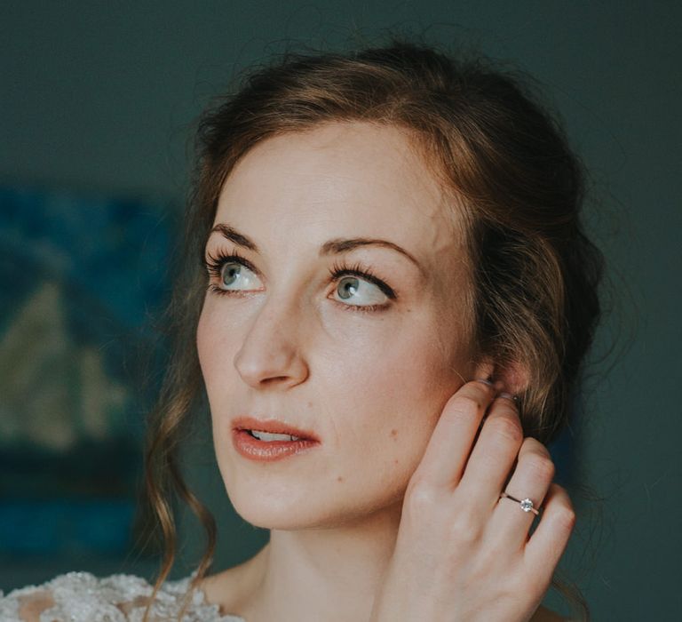 Bride Wears Natural Bronze Colour Makeup // Images by Remain In Light