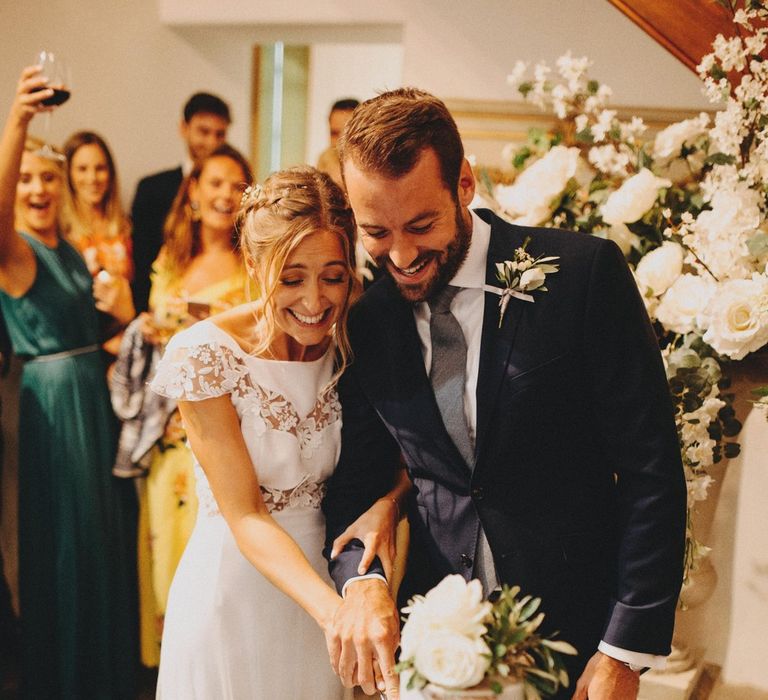 Cutting The Cake / Image By Ali Paul Photography