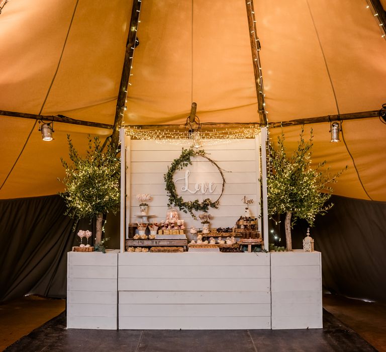 Teepee Tent Wedding With Romantic Meadow Inspired Styling // PapaKata Spring Open Day // Images By Dominic Wright // Styling By Natalie Hewitt