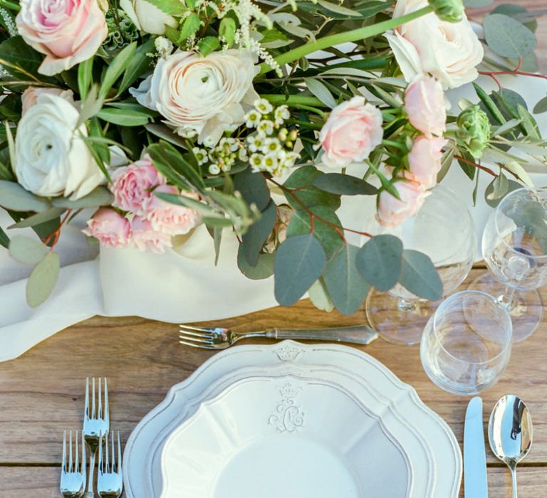 Place Setting with Pink, White and Green Wedding Flower Centrepiece