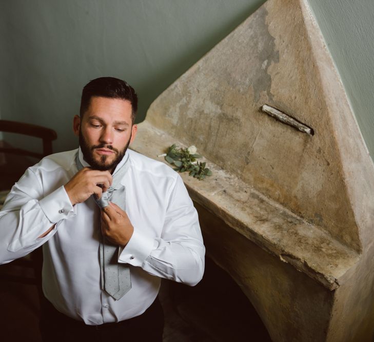 Wedding Morning Grooms Preparations | Green &amp; White Bohemian Wedding in the Rain at Castello di San Sebastiano da Po, Italy | Margherita Calati Photography | Second Shooter Carlo Vittorio