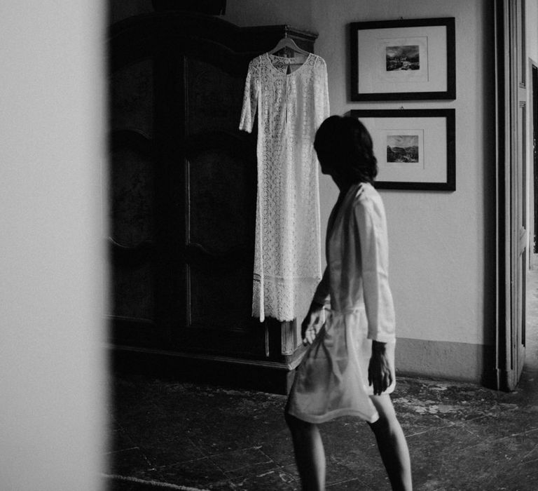 Wedding Morning Bridal Preparations | Green &amp; White Bohemian Wedding in the Rain at Castello di San Sebastiano da Po, Italy | Margherita Calati Photography | Second Shooter Carlo Vittorio