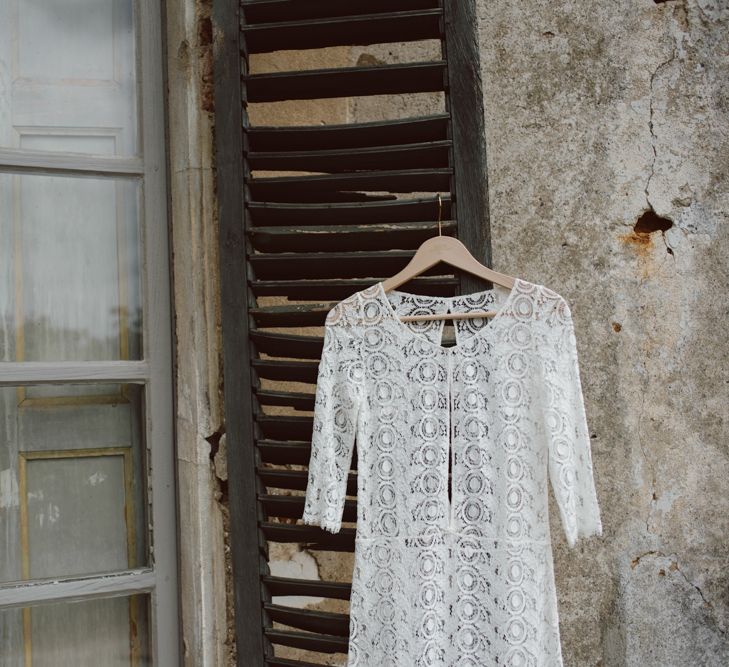 Lace Laure de Sagazan Bridal Gown | Green &amp; White Bohemian Wedding in the Rain at Castello di San Sebastiano da Po, Italy | Margherita Calati Photography | Second Shooter Carlo Vittorio