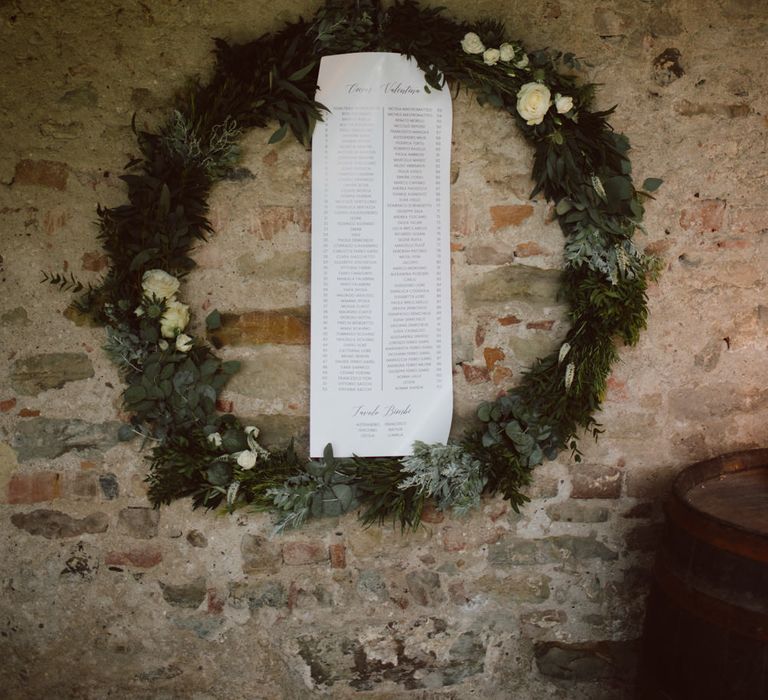 Greenery Hoop Table Plan | Green &amp; White Bohemian Wedding in the Rain at Castello di San Sebastiano da Po, Italy | Margherita Calati Photography | Second Shooter Carlo Vittorio