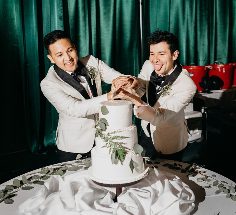 Groom and groom cutting the homemade wedding cake