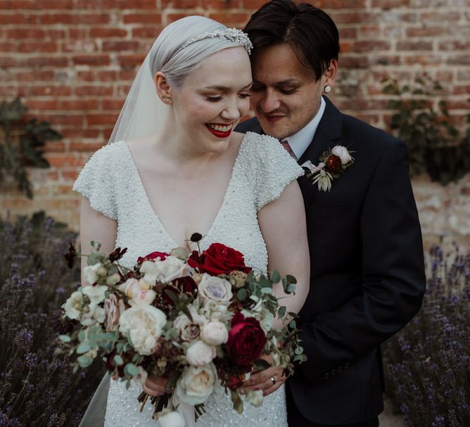 Bride with short hair in 1920s wedding dress