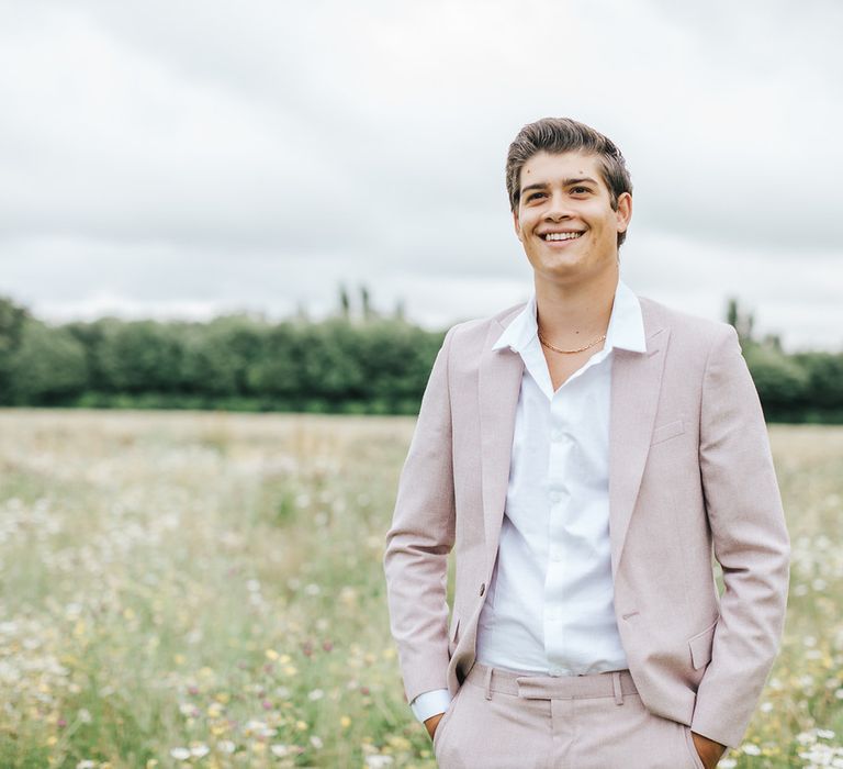 Groom in pink suit - wedding ideas for summer