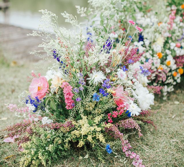 wedding ideas for summer with wildflower arrangements