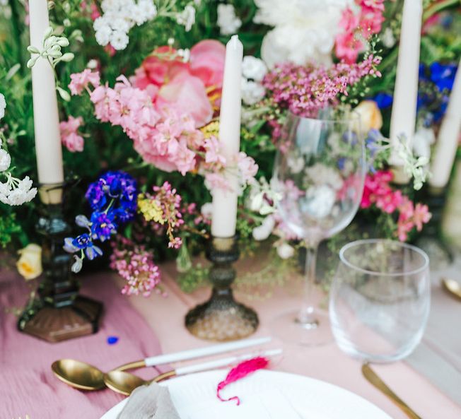 Place setting with linens and menu card - wedding ideas for summer