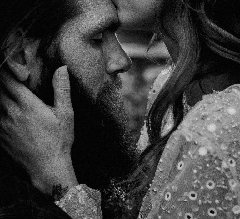 Black &amp; White Portrait of Bride Kissing Grooms head