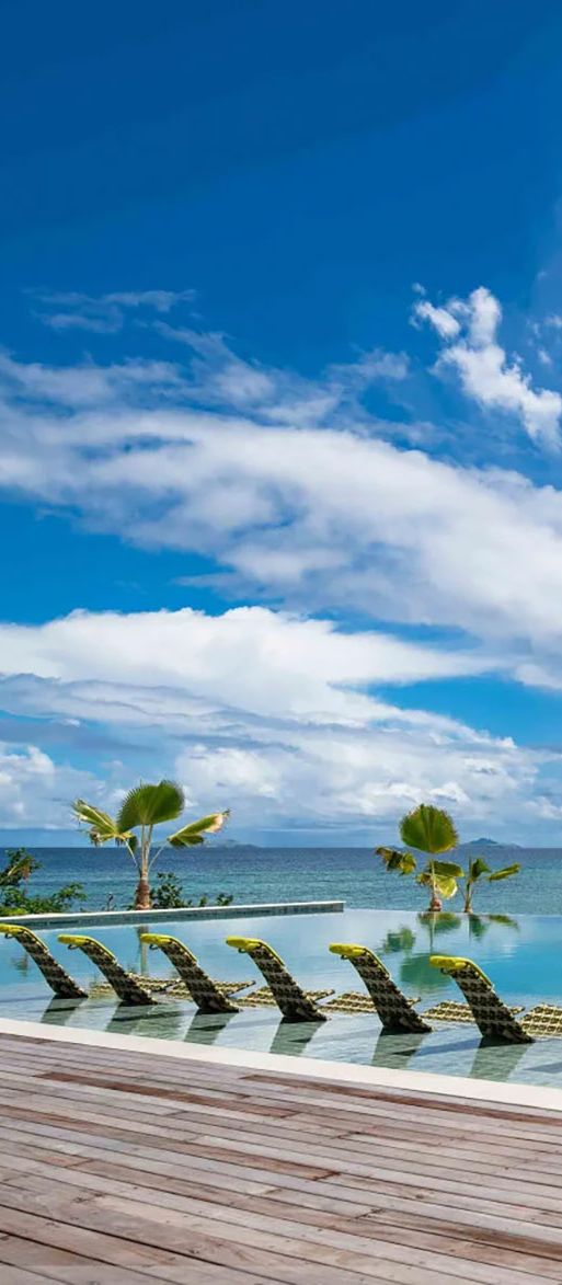 infinity pool at Vomo Island Fiji