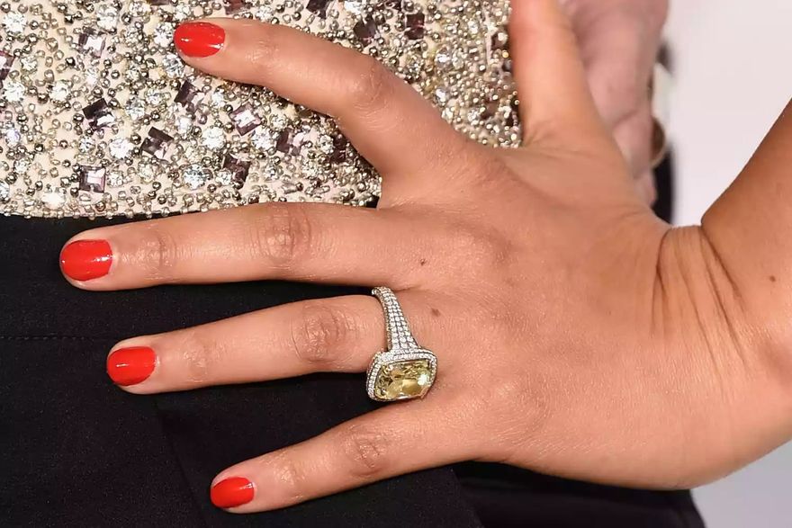 celebrity-engagement-rings-alicia-keys