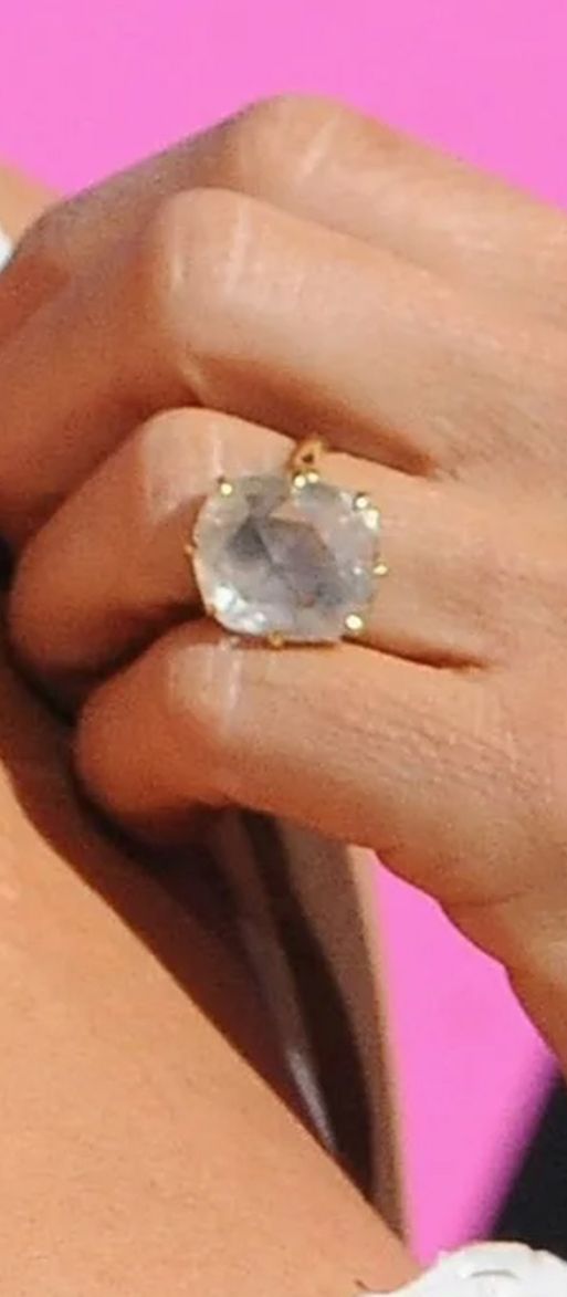 jennifer-aniston-ring