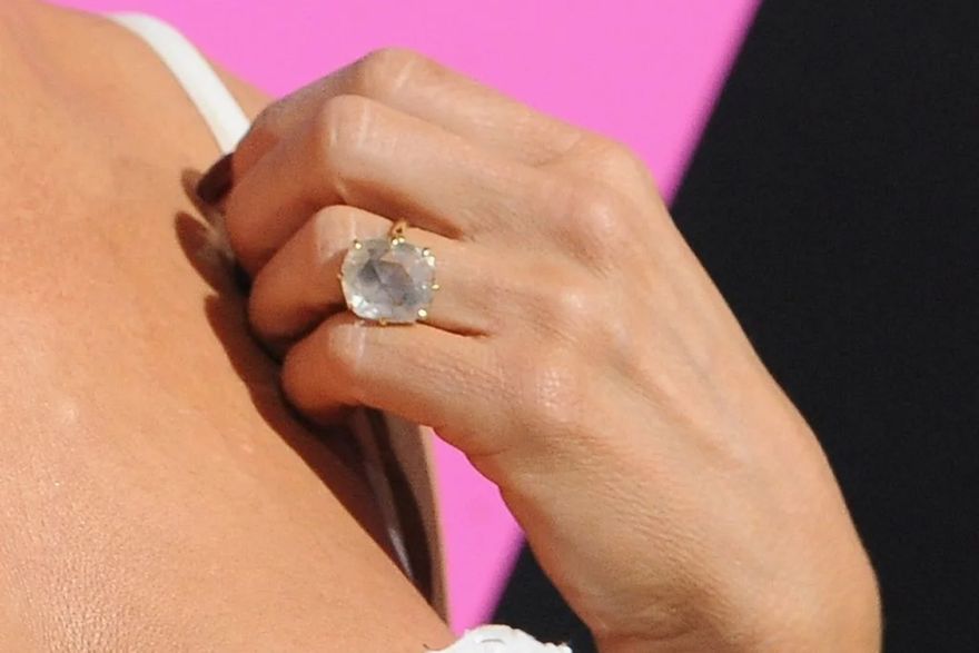 jennifer-aniston-ring