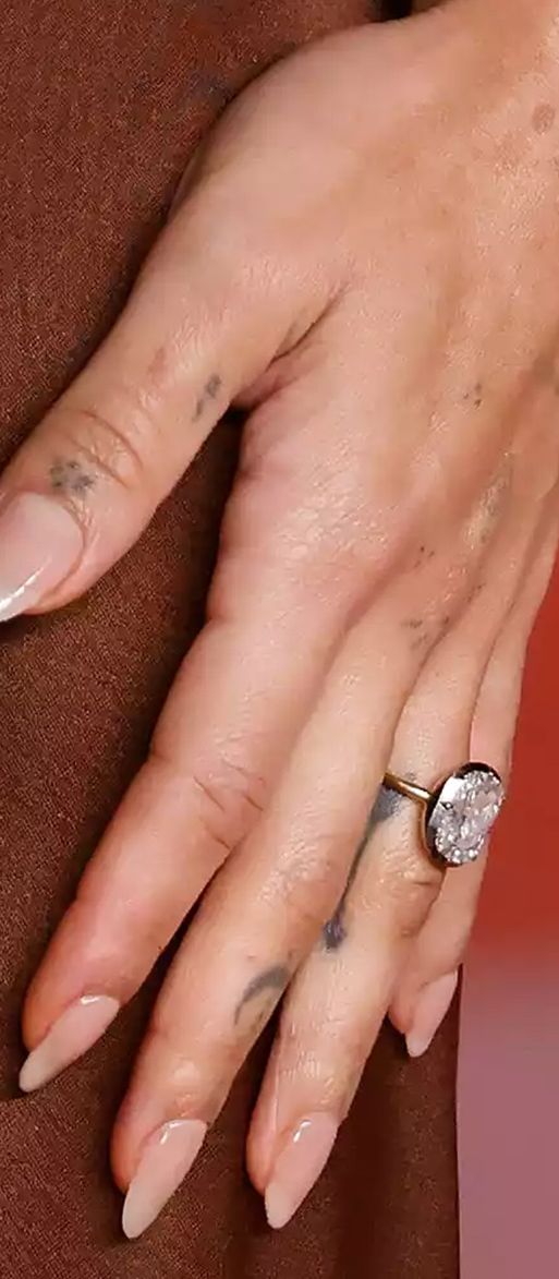 zoe-kravitz-engagement-ring