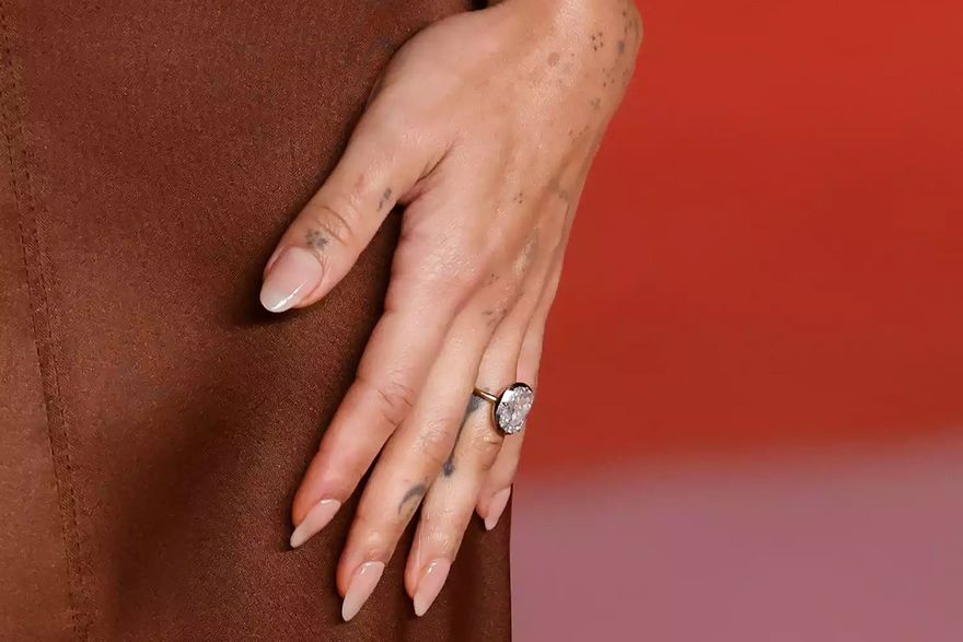 zoe-kravitz-engagement-ring