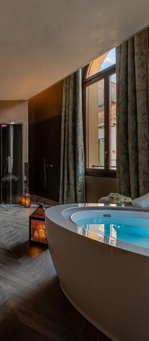 Palazzo Veneziano autumn honeymoon hotel idea in Venice, Italy