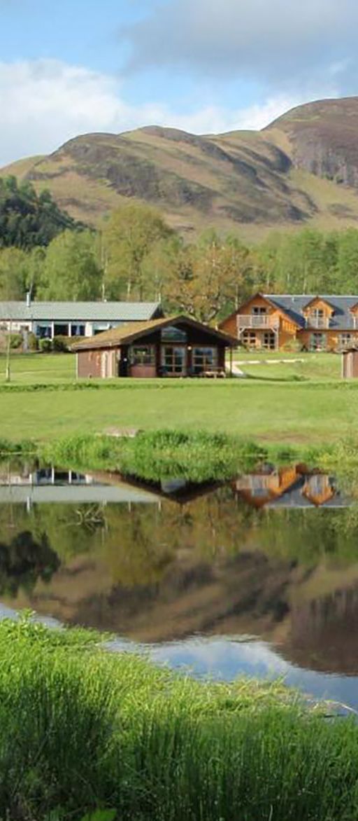 Waterfront lodges at Loch Lomond, minimoon destination in the Scottish Highlands