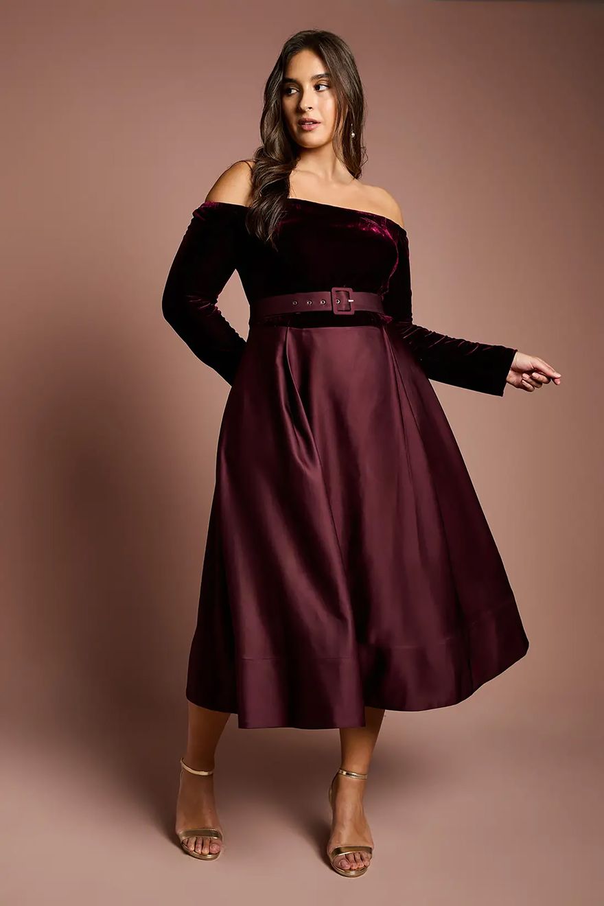 Burgundy Wedding Guest Outfits: 26 Stylish Winter Looks Burgundy Wedding Guest Outfits: 26 Stylish Winter Looks