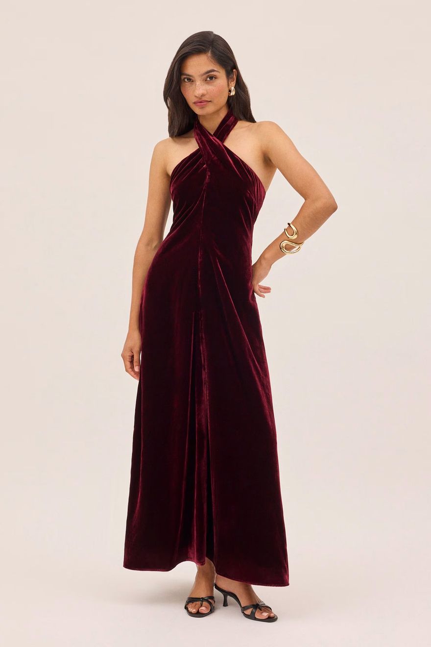 Burgundy Wedding Guest Outfits: 26 Stylish Winter Looks Burgundy Wedding Guest Outfits: 26 Stylish Winter Looks